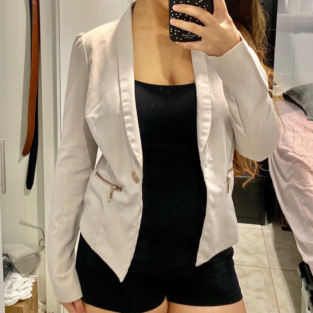 6/$20!!! Beige / Cream Blazzer